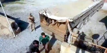 Bitlis'te-TIR'ın-dorsesinden-64-kaçak-göçmen-çıktı