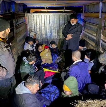 Edirne'de-1090-kaçak-göçmen-yakalandı,-25-organizatör-gözaltına-alındı
