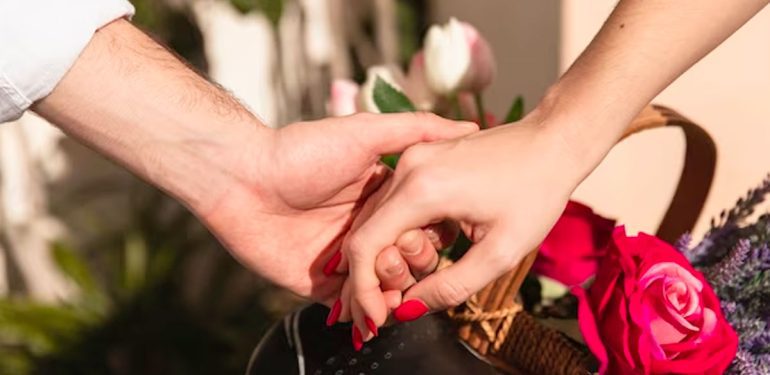 Parayla-ölçülemeyen-cömertlik--Bu-burçlar-sevgilerini-hediyelere-boğuyor!