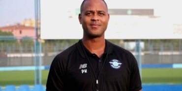 Patrick Kluivert'tan Olimpiyat Stadı yorumu Bence stadyumla alakalı bir lanet var