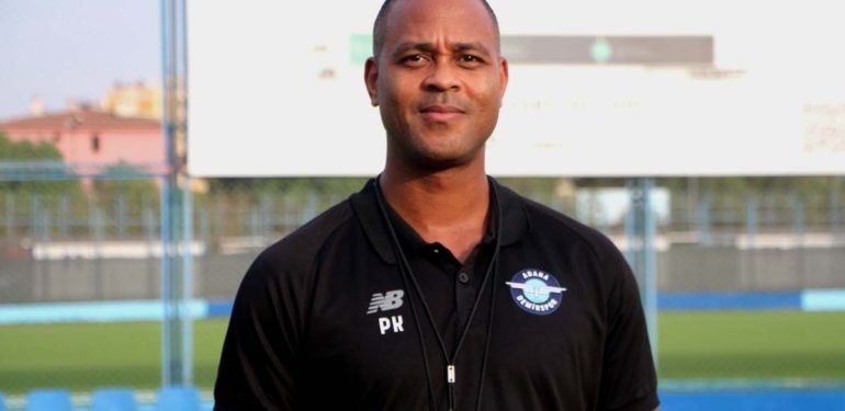 Patrick Kluivert'tan Olimpiyat Stadı yorumu Bence stadyumla alakalı bir lanet var
