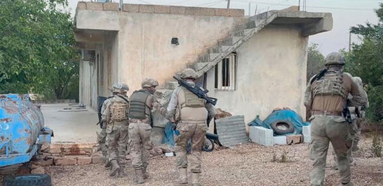 Şanlıurfa'da-'El-Halaf'-çetesine-operasyon--3-şüpheli-ile-8-kaçak-göçmen-yakalandı