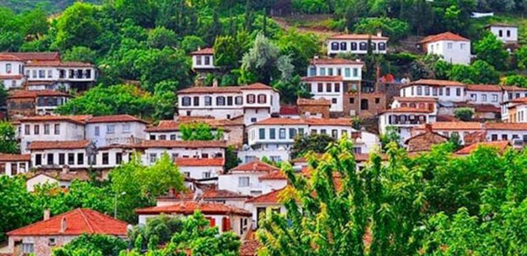 Turistlerin-gözdesi-Şirince-‘en-iyi-turizm-köyü’-seçildi