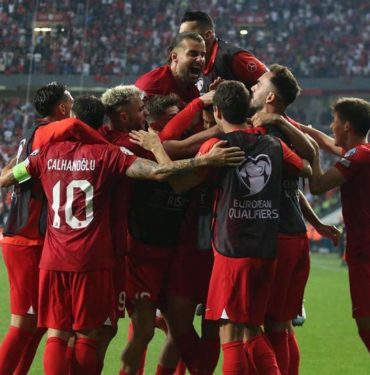 Türkiye FIFA sıralamasında dört basamak yükseldi.