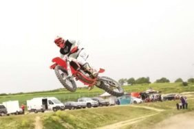 Türkiye Motokros Şampiyonu Şakir Şenkalaycı'dan 100. yıla özel gösteri