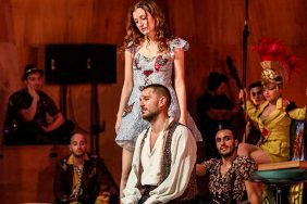 Uraz-Kaygılaroğlu-ve-Nezaket-Erden-ile-'Aşık-Shakespeare'-sahnede