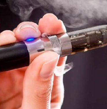 Uzmanı-uyardı--Elektronik-sigaralar-akciğer-hasarına-yol-açıyor
