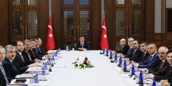 Özgür Karabat’tan tepki: “İki ismin bu masada ne işi var?”