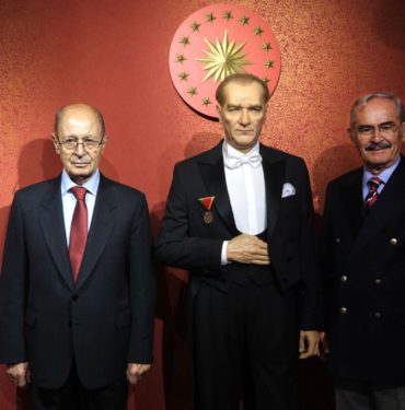 eski-cumhurbaskani-sezer-eskisehirde-balmumu-muzesini-gezdi_6515_dhaphoto1