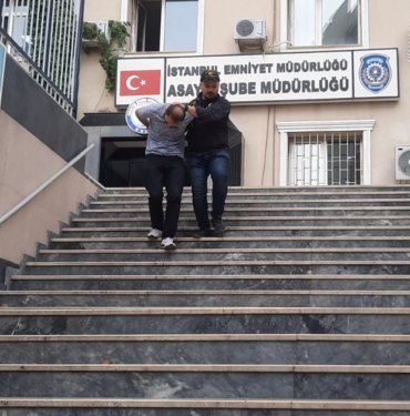 TELEFON DOLANDIRICILIGI YAPAN SUPHELI POLIS TARAFINDAN YAKALANDI(DHA/ISTANBUL)