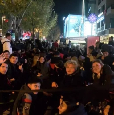 Bağdat Caddesi'nde _hediye_ kuyruğu
