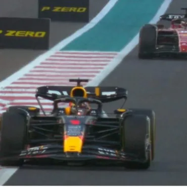 Formula 1'de Şampiyon Max Verstappen sezonu galibiyetle bitirdi!