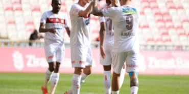 Sivasspor, Hopaspor'u 4-0 yenerek bir üst tura yükseldi