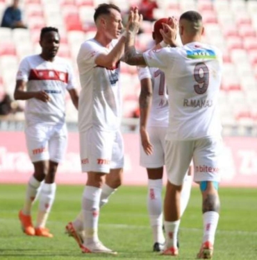 Sivasspor, Hopaspor'u 4-0 yenerek bir üst tura yükseldi