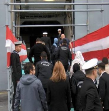 TCG Anadolu, Sarayburnu Limanı'nda Ziyarete Açıldı