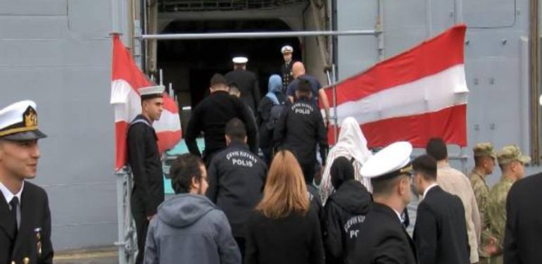 TCG Anadolu, Sarayburnu Limanı'nda Ziyarete Açıldı