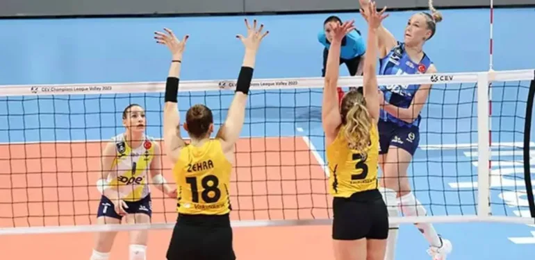 Voleybol'da derbi heyecanı... Vakıfbank, Fenerbahçe Opet'i ağırlıyor
