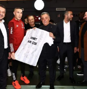 Beşiktaş Başkanı Çebi, futbol takımıyla vedalaştı!