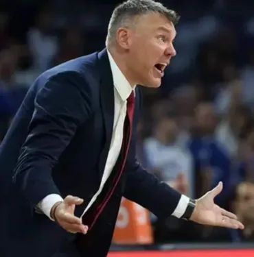 Fenerbahçe Beko'nun yeni başantrenörü belli oldu! Litvanyalı başantrenör Sarunas Jasikevicius ile anlaşıldı...
