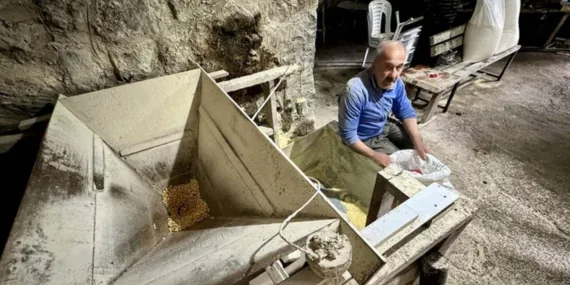 4 kuşak süren gelenek… Su değirmeninin çarkını 4 kuşaktır Kuduban ailesi döndürüyor