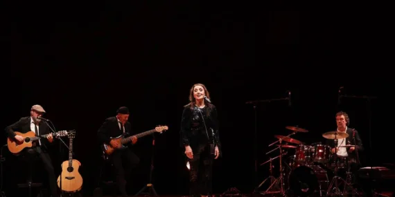 Dünyaca ünlü diva Luz Casal, İstanbul’da sahne aldı