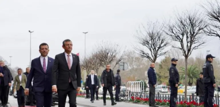 ekrem imamoğlu ve özgür özel