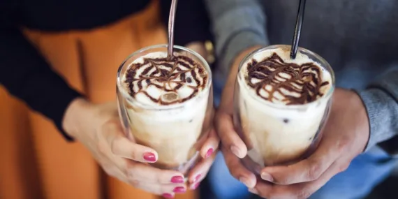 Soğuk kahve nasıl yapılır? Evde lezzetli soğuk kahve yapımı… Klasik, vanilyalı, fındıklı, köpüklü…