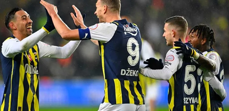 Fenerbahçe,-Konyaspor-karşısında-şov-yaptı,-zirvedeki-yerini-korudu