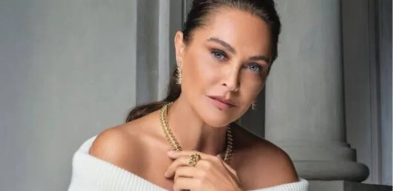 HÜLYA AVŞAR