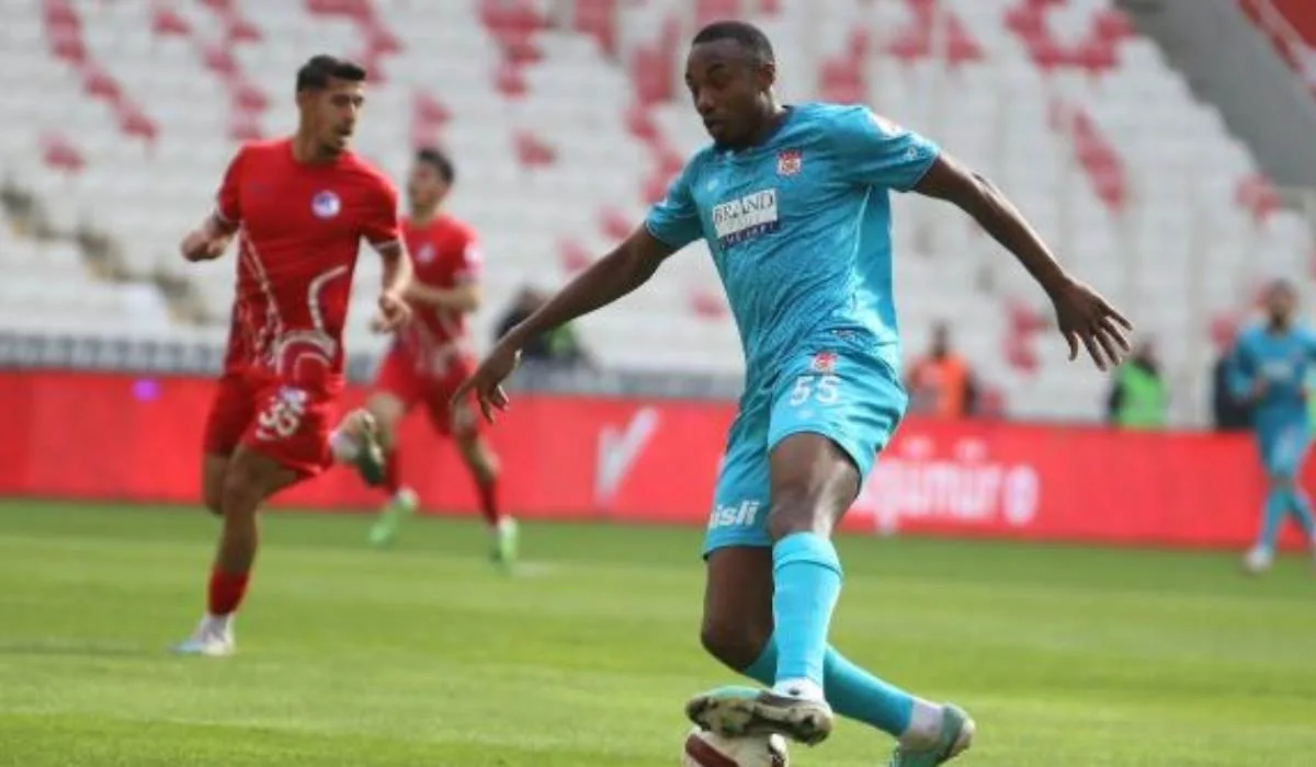 Sivasspor evinde turu geçti!