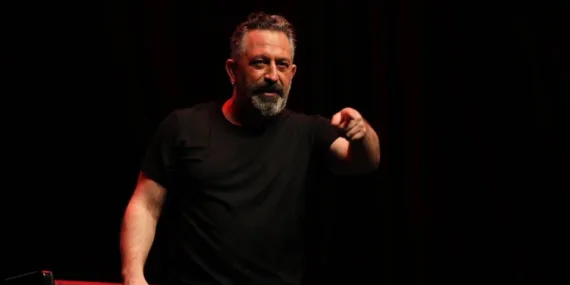 ABD’den getirtti: Cem Yılmaz özel aracıyla poz verdi!