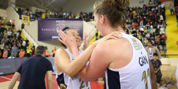 Kadınlar Türkiye Kupası’nın sahibi Fenerbahçe Alagöz Holding!