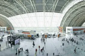 izmir adnan menderes havaalanı