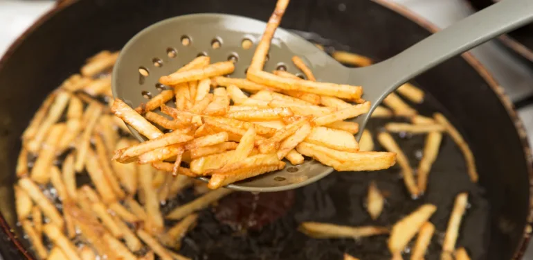 Çıtır Çıtır Patates Kızartması Nasıl Yapılır? İşte Aşçıların Sırrı!