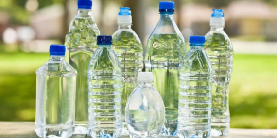 Plastik şişelerde zararlı olan ‘mikroplastik’ riski artıyor.