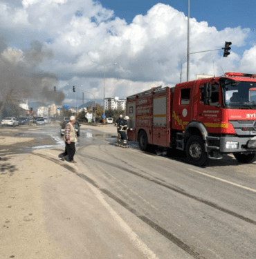 tofas-otomobil-yolun-ortasinda-alevlere-tesli-2-16730461_amp