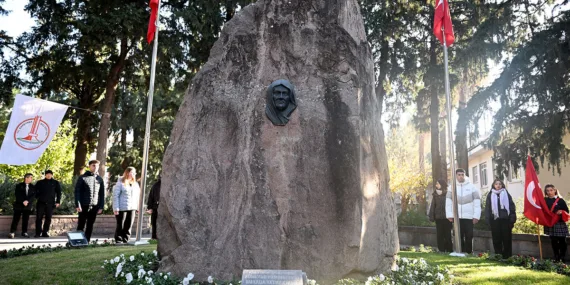 Zübeyde Hanım vefatının 101. yılında mezarı başında anıldı