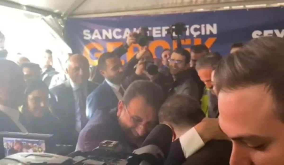 AKP standını ziyaret etti! Ekrem İmamoğlu'na üyelik teklifi