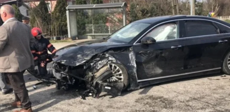 AKP'li vekil trafik kazasında yaralandı!