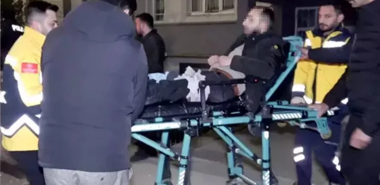 Ablasını rahatsız eden adamı bıçakladı!
