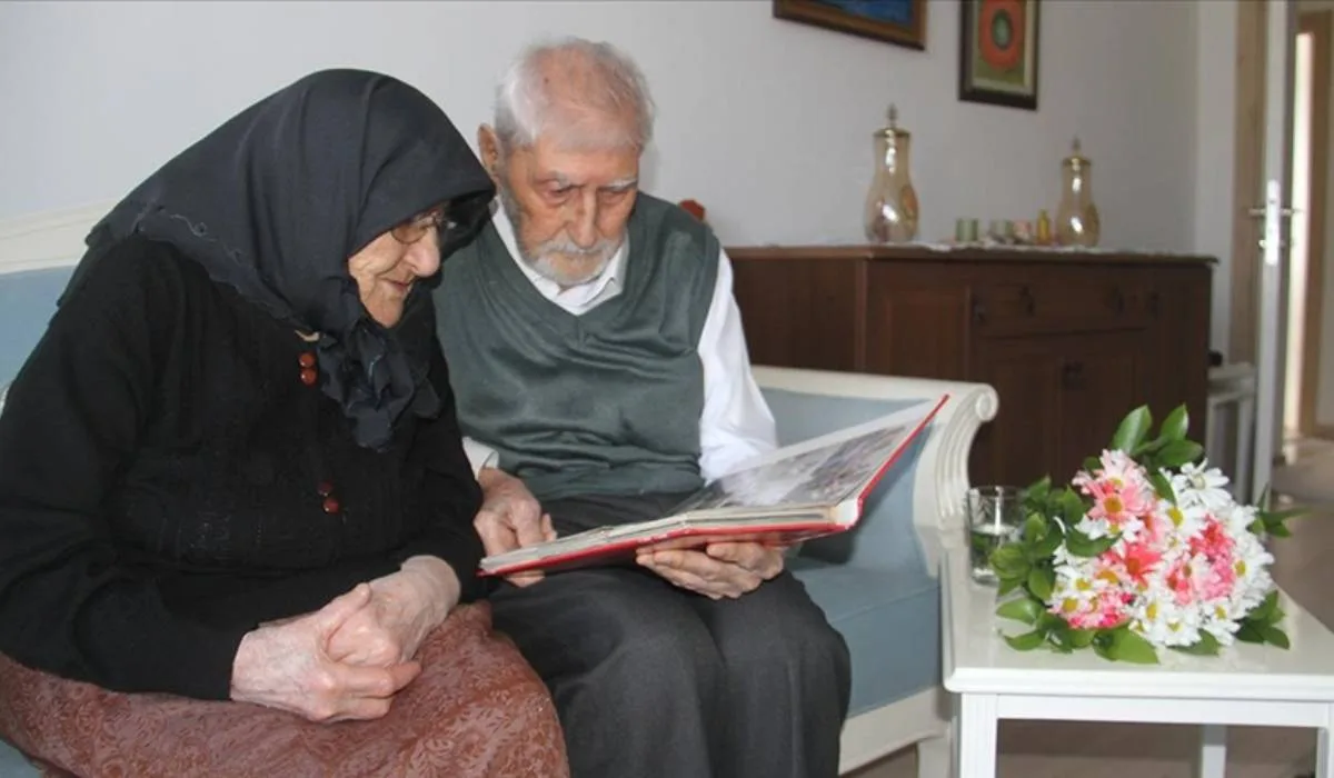 Aynı yastıkta 77 yıl... İlk günkü gibi sevgiyle