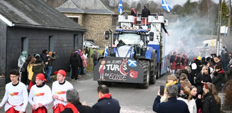 Belçikanın Türk köyünde karnaval