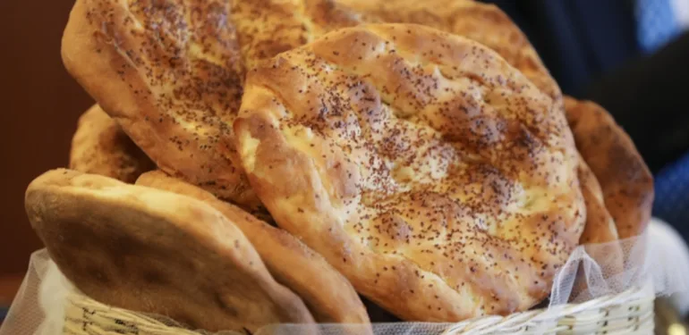 Birebir fırındakinin aynısı! Ramazan pidesi tarifi Kolay ve lezzetli ev yapımı pide nasıl yapılır