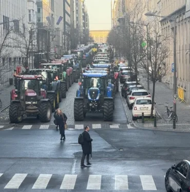 Çek çiftçiler, tarım politikasını protesto etmek için Prag'a yürüdü