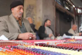 Çeyrek asırdır aynı kıraathanedeTespih meraklıları yıllardır burada buluşuyor