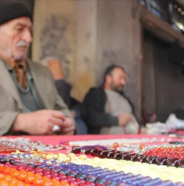 Çeyrek asırdır aynı kıraathanedeTespih meraklıları yıllardır burada buluşuyor