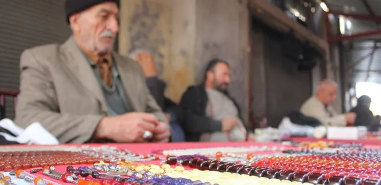 Çeyrek asırdır aynı kıraathanedeTespih meraklıları yıllardır burada buluşuyor