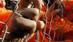 Cezaevinde cinsel ilişki skandalı Gardiyan hamile kaldı