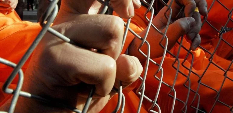 Cezaevinde cinsel ilişki skandalı Gardiyan hamile kaldı