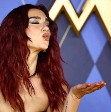 Dua Lipa marka elçisi oldu Güzelliğiyle konuşulacak